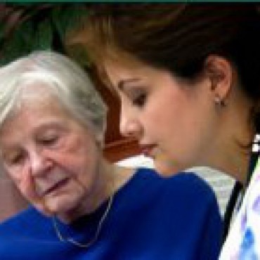 Nieuwe afstudeerrichting verpleegkundigen gericht op kwetsbare ouderen